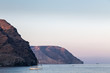 barco en la costa