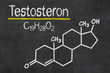 Schiefertafel mit der chemischen Formel von Testosteron