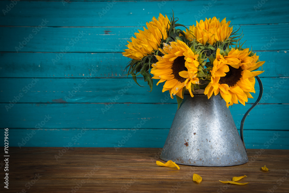 Obraz na płótnie sunflower in metal vase w sypialni