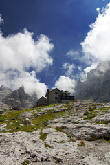 RIFUGIO SULLE DOLOMITI DEL BRENTA IN TRENTINO