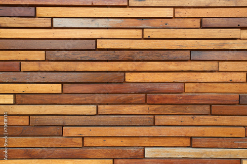 Board z aluminiowym obramowaniem Drewniana ściana