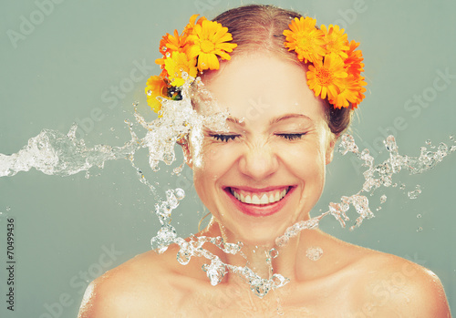 Fotografie, Tablou beauty laughing girl with splashes of water and yellow flowers