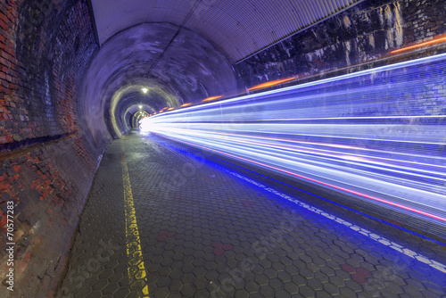 Board z aluminiowym obramowaniem Tunel