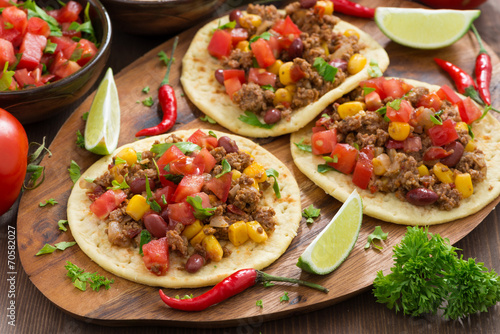 Vászonkép Mexican cuisine-tortillas with chili con carne and tomato salsa