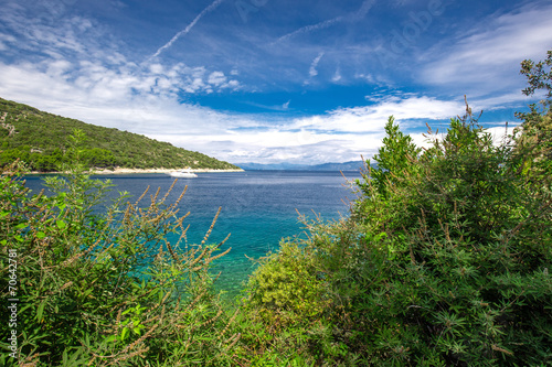 Obraz na płótnie canvas trzyczęściowy "tryptyk" Sceneria plaży z sosny w Chorwacji, istria, Europa