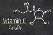Schiefertafel mit der chemischen Formel von Vitamin C