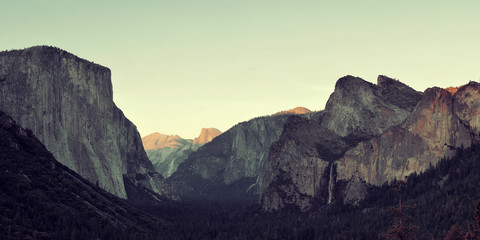 Wall Mural - Yosemite Valley