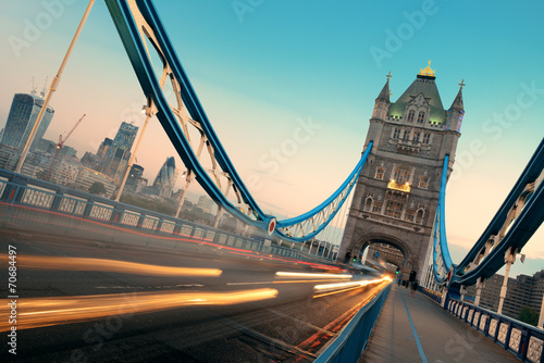 Fototapeta na wymiar Tower Bridge morning traffic