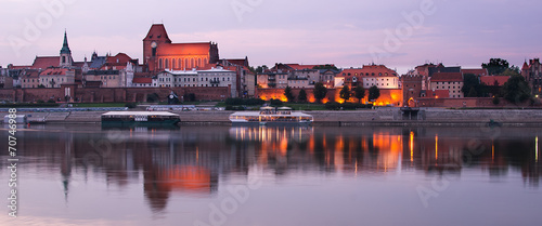 Naklejka samoprzylepna Stare miasto Torunia (Polska) w sunset.view z Wisły