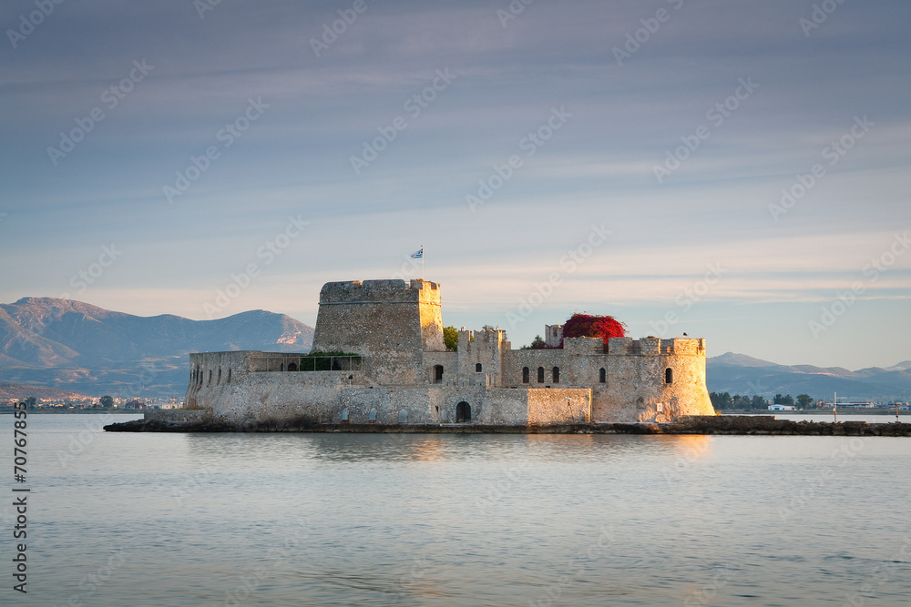 Morning scenery in Argolikos bay with Bourtzi castle, Greece. - obrazy, fototapety, plakaty 