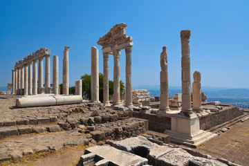 Canvas Print - Temple of Trajan at Acropolis of Pergamon in Turkey