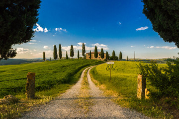 val d'orcia farmhouse