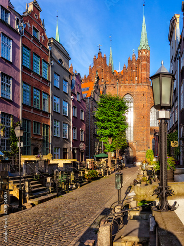 Obraz w ramie Mary's Street with the Basilica in Gdansk, Poland.