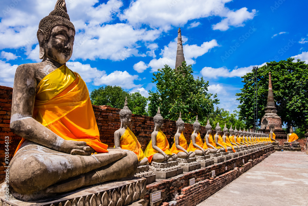 Thailand, row of Buddha images in Ayutthaya old Temple - obrazy, fototapety, plakaty 