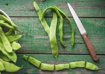 the pods of green beans