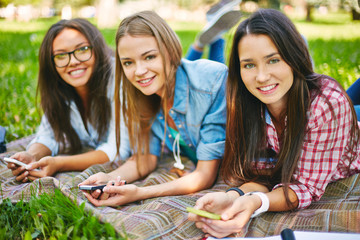 Wall Mural - Restful students