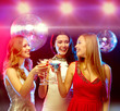 © Syda Productions - three smiling women with cocktails and disco ball