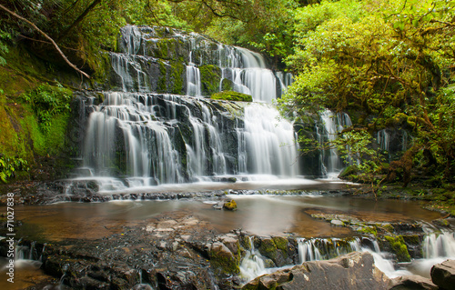 Fototapeta na wymiar Purakaunui Falls