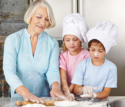 Resultado de imagen de Kinder kochen oma