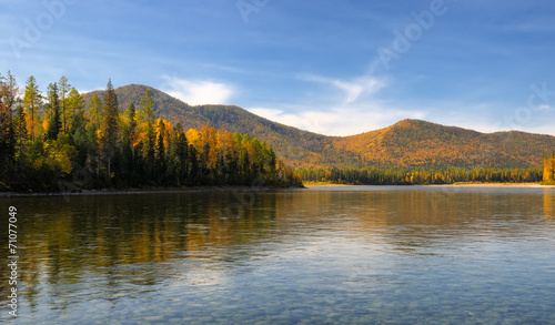 Tapeta ścienna Siberian mountain river we wrześniu