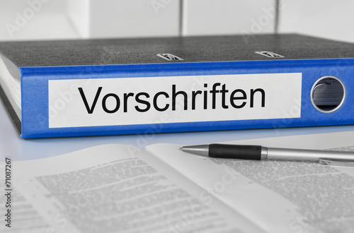 Fotografie, Obraz Aktenordner mit der Beschriftung Vorschriften