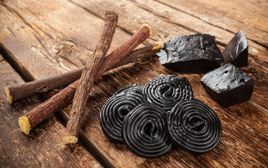 production steps of licorice, roots, pure blocks and candy.