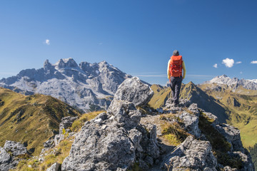 Canvas Print - Wandern mit traumhafter Bergkulisse