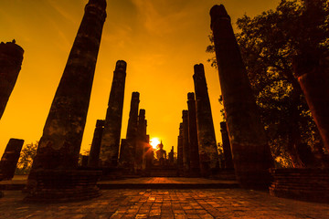 Sukhothai historical park: the old town of Thailand in 800 years