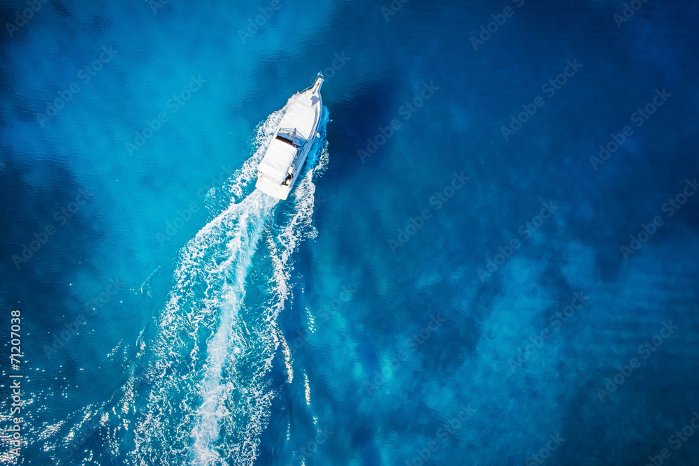 amazing view to boat and clear water caribbean paradise - obrazy, fototapety, plakaty 