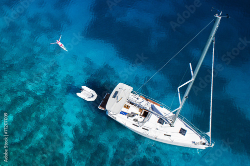 Cuadros en Lienzo yacht and swimming woman and clear water - caribbean paradise