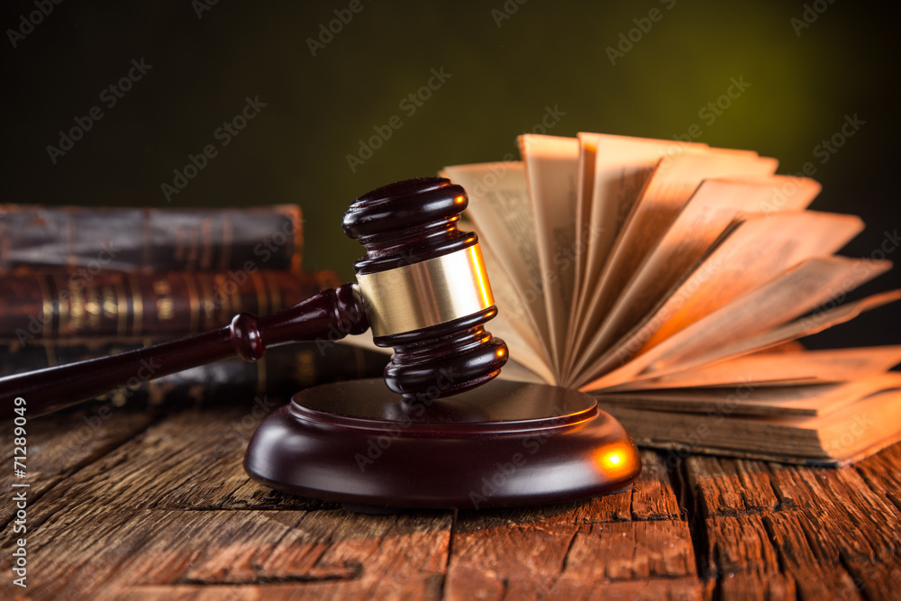Wooden gavel and books on wooden table, law concept - obrazy, fototapety, plakaty 