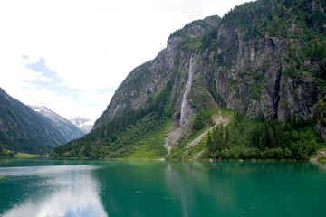 Wall Mural - Stillup Speichersee - Zillertal - Alpen