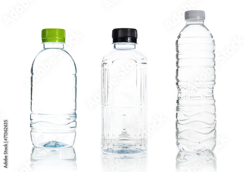 Photo  Plastic water bottle isolate