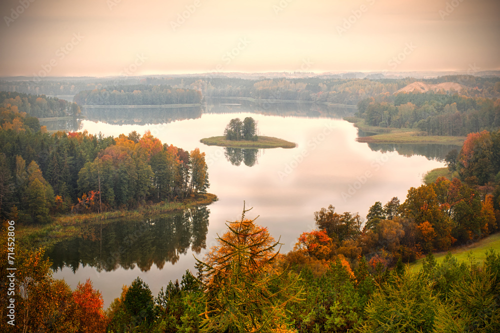 Jedzelwo Lake in autumn. Masuria, Stare Juchy. - obrazy, fototapety, plakaty 