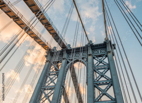 Naklejka na drzwi Manhattan Bridge pylon and metal cables, New York