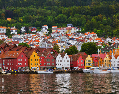 Obraz na płótnie canvas Słynna ulica bryggen w Bergen - Norwegia