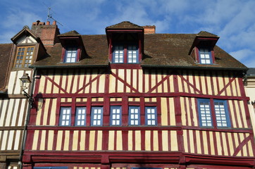 Wall Mural - Façade d'une maison à colombage - Lisieux (Normandie)