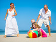 © Rawpixel.com - Family Playing on the Beach
