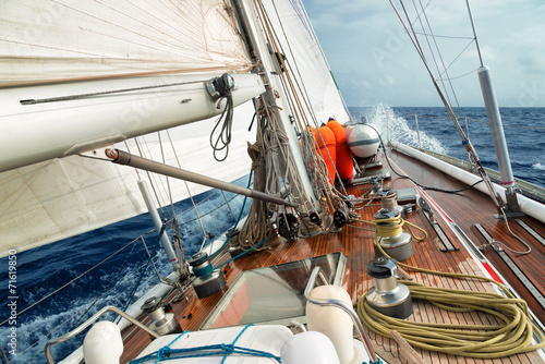 Naklejka dekoracyjna sail boat in the ocean