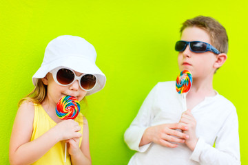 Sticker - Kids with lollipops