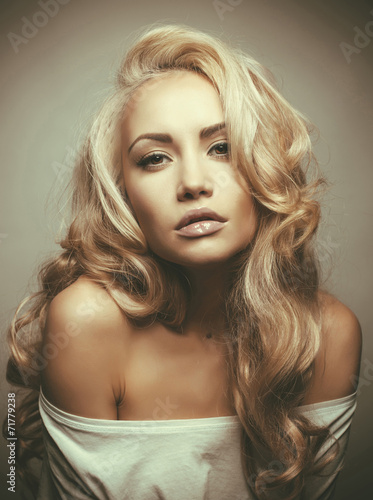 Plakat na zamówienie Beautiful blond woman portrait