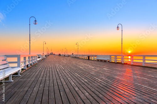 Naklejka dekoracyjna Sunrise at wooden pier (molo) in Sopot, Poland