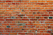 ściana z czerwonej cegły