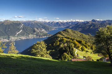 Fototapete - Panoramic view of Lake Como from the mountains above Bellagio