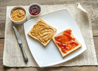 Wall Mural - Sandwiches with peanut butter and strawberry jelly