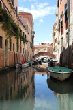 Fototapeta Uliczki - Canal in Venice.