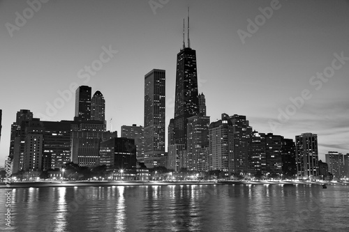 Plakat na papierze fotorealistycznym Chicago północnej stronie o zmierzchu