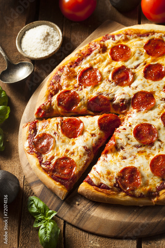 Naklejka samoprzylepna Gorąca pizza z domowej pizzy pepperoni