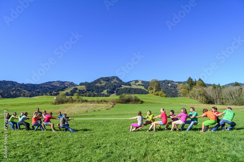 Fotografie, Obraz Kräftemessen an einem sonnigen Herbsttag