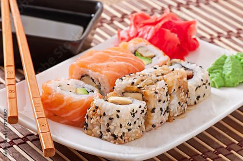 Naklejka samoprzylepna Japońskie jedzenie - sushi i sashimi